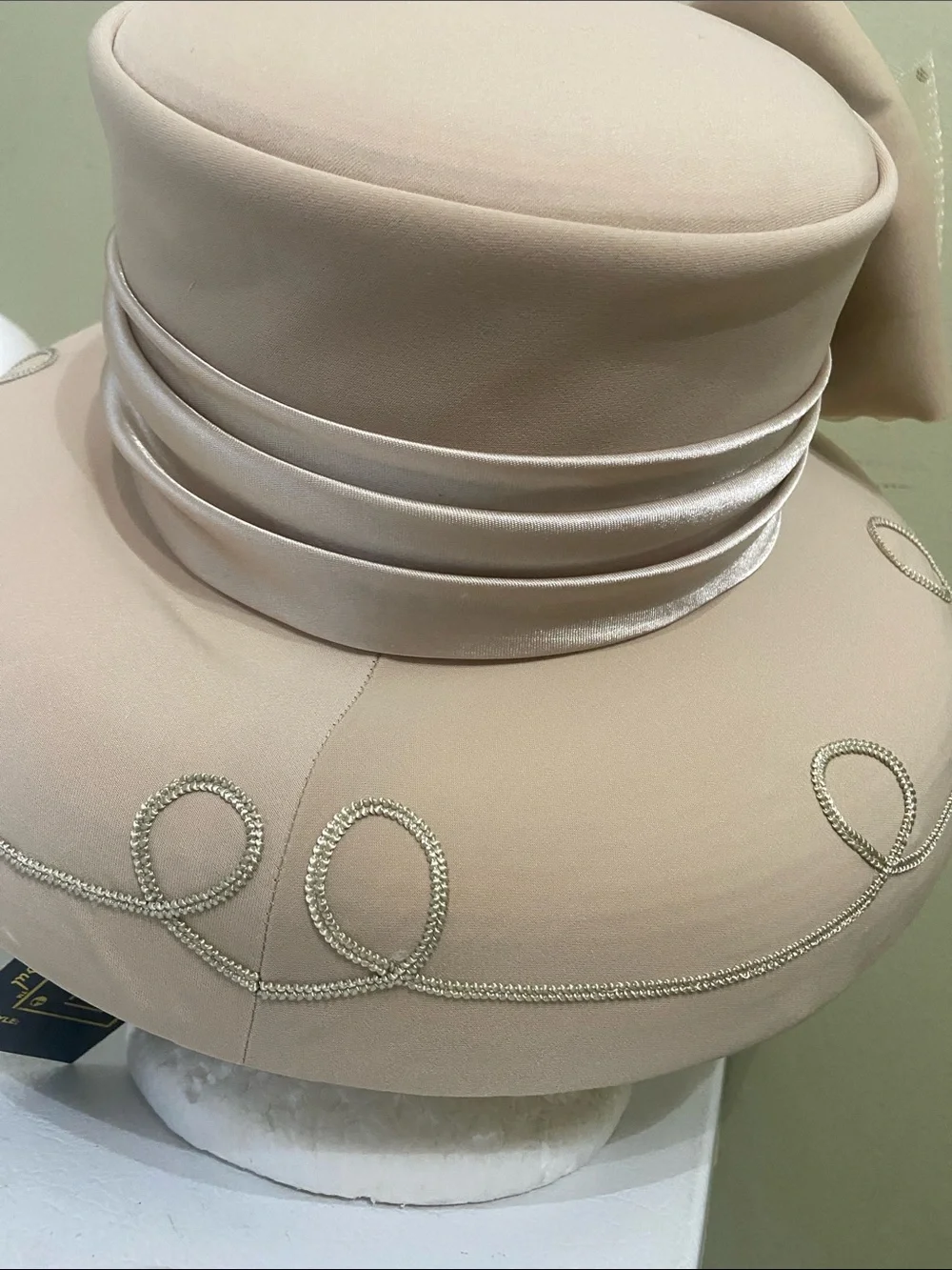 NWT Beautiful Dress Hat / Church Hat by Donna Vinci